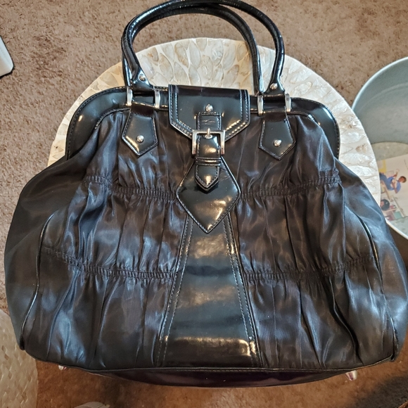Daisy Fuentes Black Fabric and Faux Patent Leather Satchel Bag - Picture 4 of 10